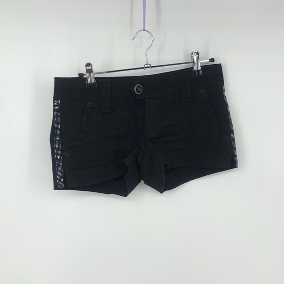BKE Casuals Molly Black Shorts Size 25 - Picture 4 of 6
